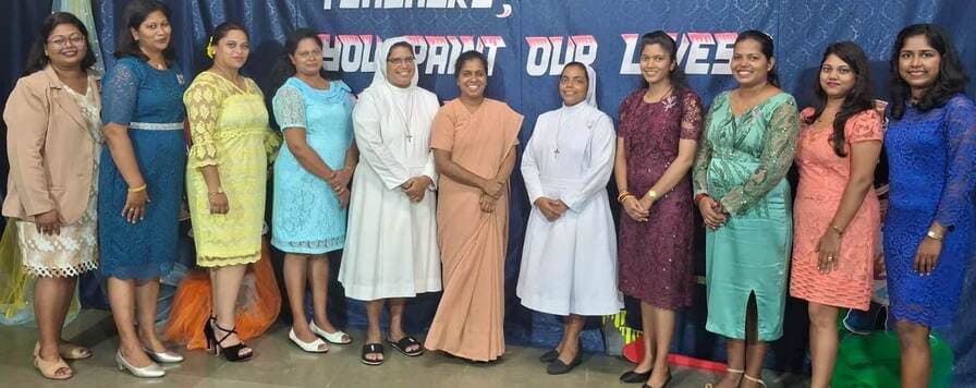 Auxilium School Teaching Staff Group Photo